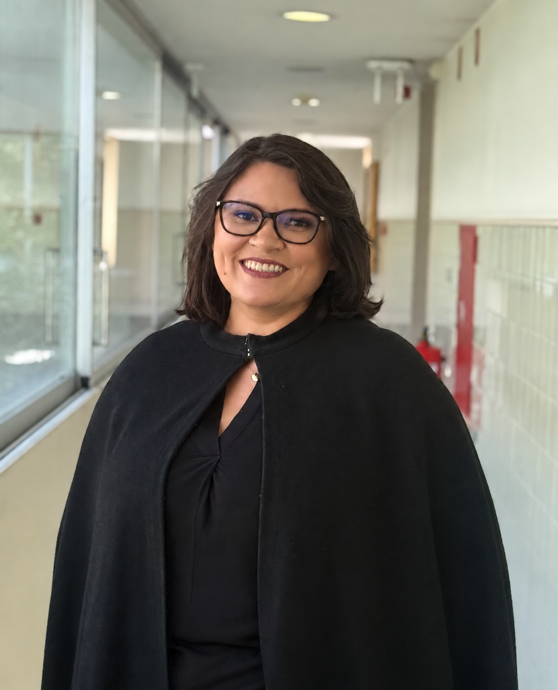 Portrait of Iara Teixeira in academic dress